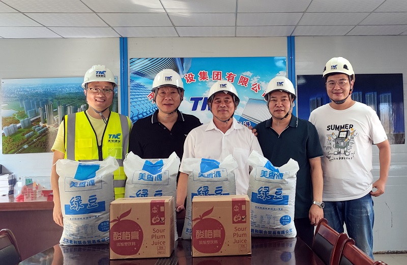 集團(tuán)開展夏季“送清涼”慰問活動